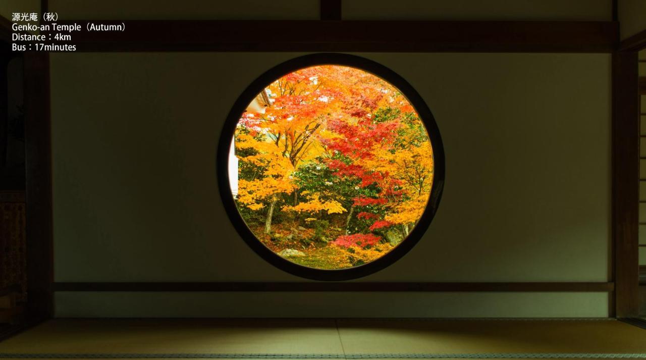 Suzakukan Suzaku Crossing 京都市 エクステリア 写真 Autumn colours seen through a shōji